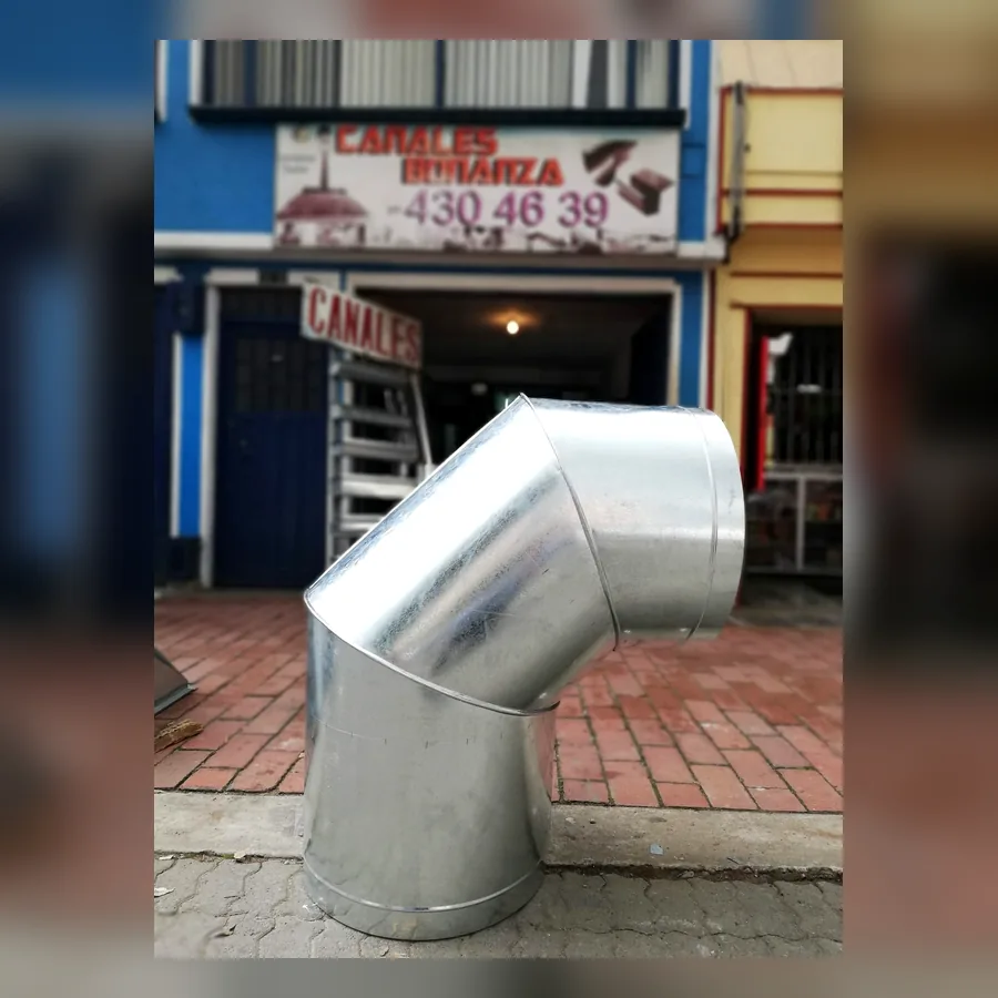 Codo fabricado en lámina galvanizada para un sistema de ductos, foto de un proyecto de D&V