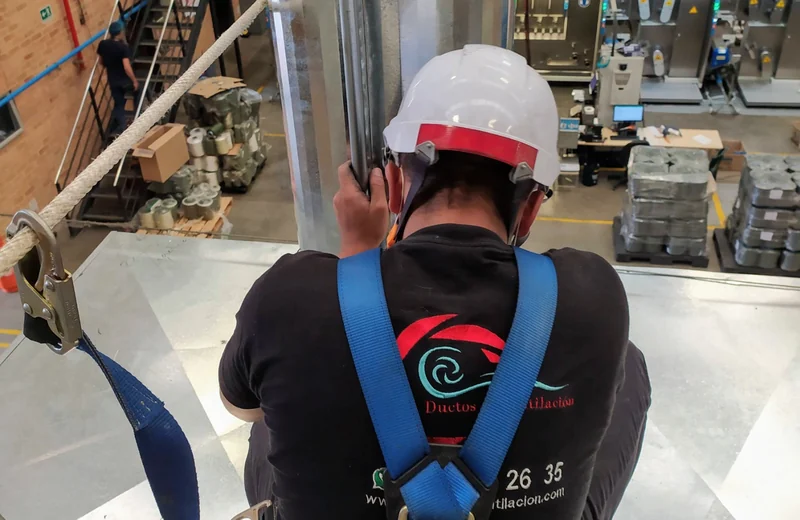 Instalación de ductos para bodegas y plantas de producción