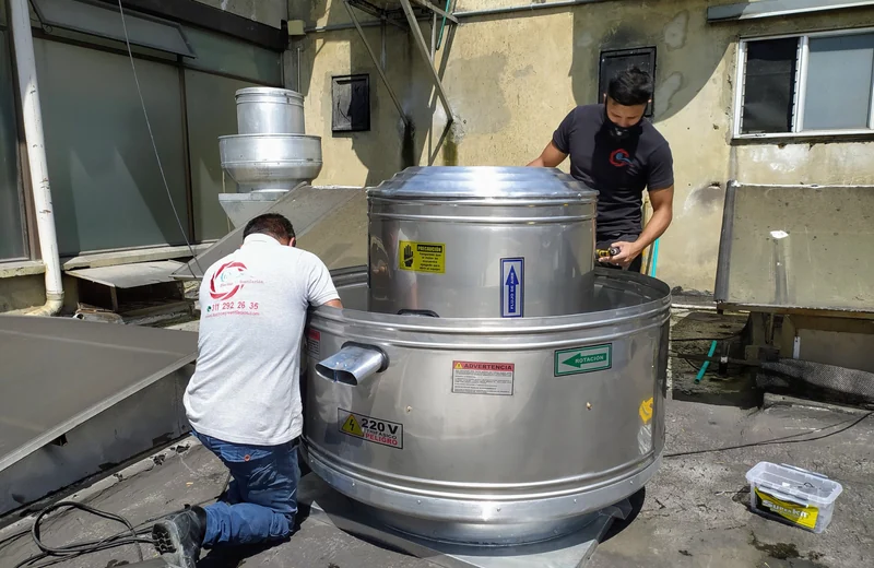 Proyecto de extractor tipo hongo instalado en cubierta